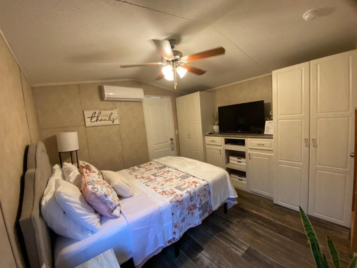 Your Own Cozy Tiny Home Austell Exteriör bild